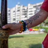 Sono realizzati in rame tibetano, di colore marrone, intervallati da ghiere in metallo giallo decorate da anelli metallici ornamentali e composti da pi� sezioni che vengono inserite una dentro l�altra per facilitarne il trasporto
